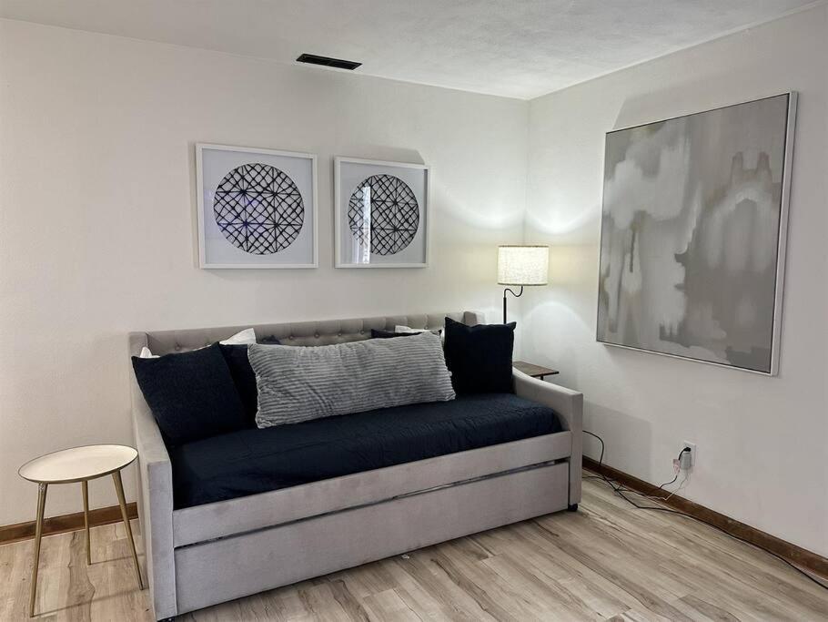 Capital Suite On 6Th Street - King Bed / Downtown! Springfield Bagian luar foto