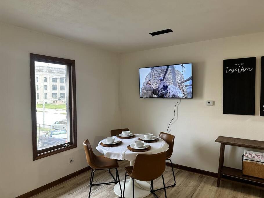 Capital Suite On 6Th Street - King Bed / Downtown! Springfield Bagian luar foto